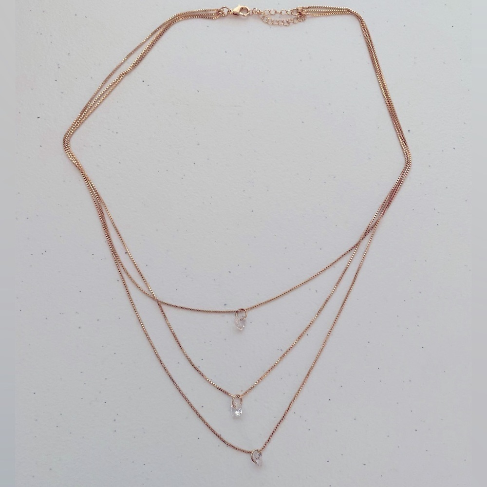 GOLDEN 3 LAYERED STAGGERED CHAIN NECKLACE WITH CLEAR JEWELED HEARTS